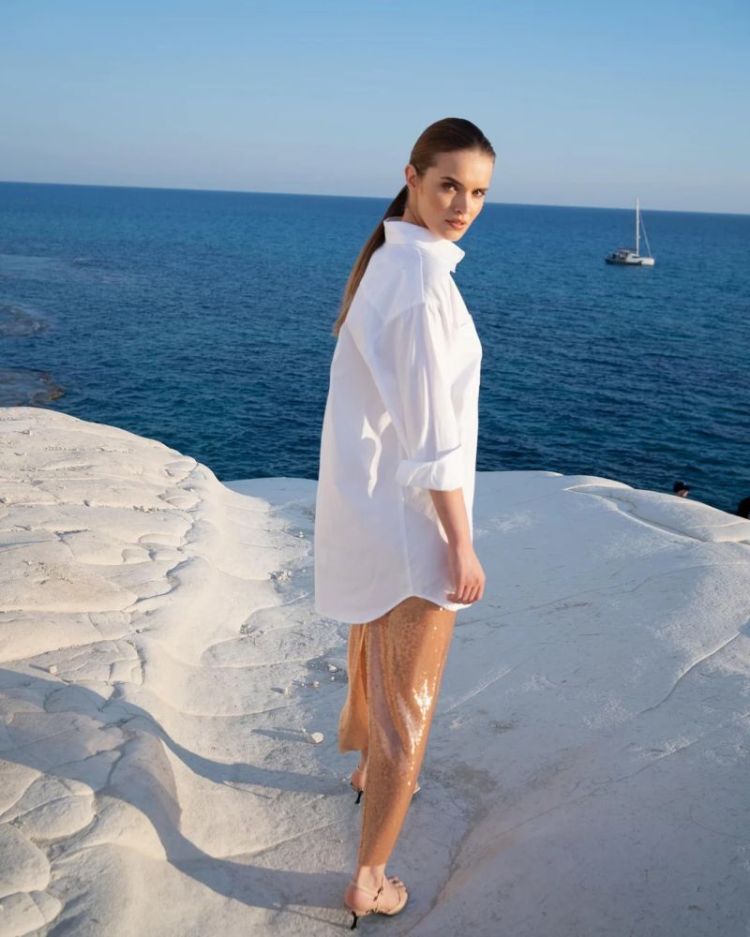 WHITE WHITE